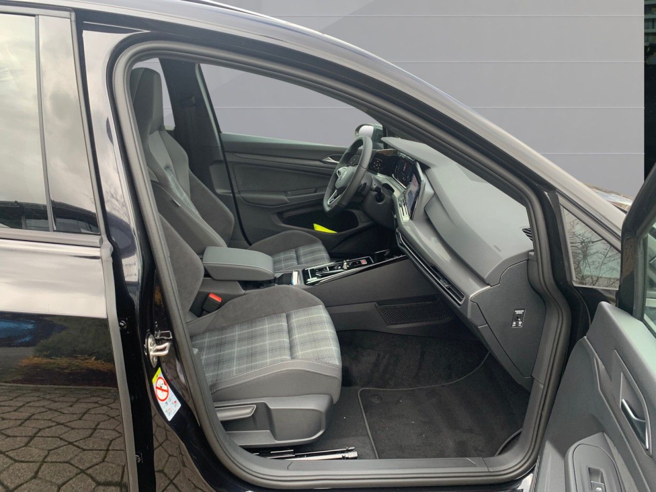 Fahrzeugabbildung Volkswagen Golf VIII GTD 200 PS+DSG+AHK+STANDH+MATRIX+ACC+P