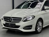 Mercedes-Benz B 220 CDI AUTOMATIK*177PS*STANDHEZUNG*2.HAND*PDC - Mercedes-Benz B 220 mit Diesel-Antrieb: Limousine, Automatik