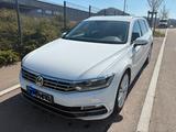 Volkswagen Passat 2.0 TDI SCR 140kW DSG Highline Varian... - Volkswagen Passat mit Diesel-Antrieb: Weiß, Alcantara