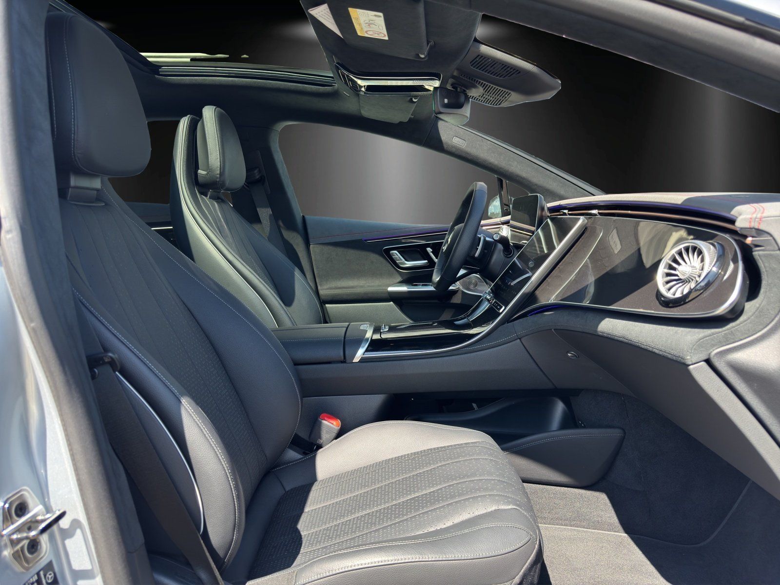 Fahrzeugabbildung Mercedes-Benz EQE350 AMG Prem+ AIRMATIC Massage HAL10° 22kw TV