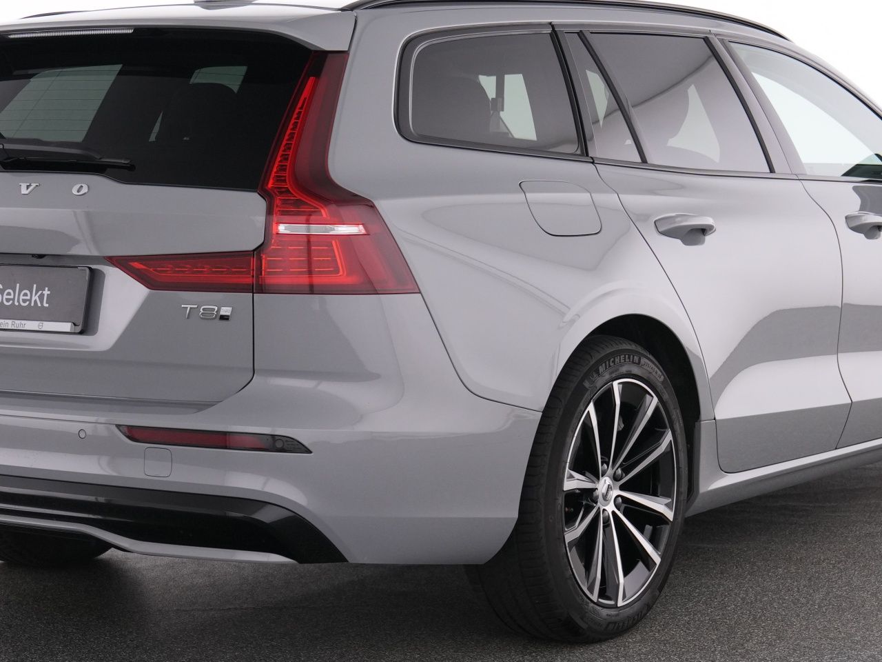 Volvo V60 T8 Recharge Plus Dark+AHK+WINTERPAK+LM18 foto 10