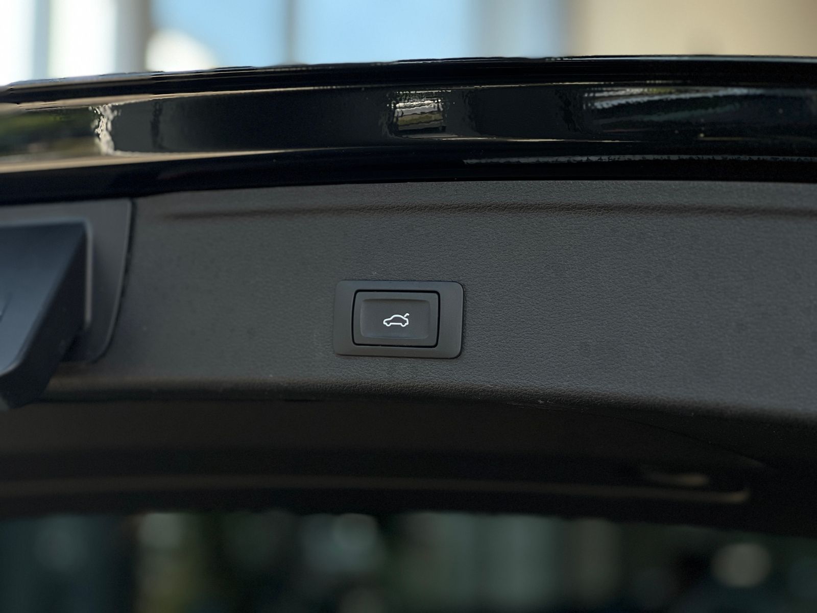 Fahrzeugabbildung Audi A4 Avant 40 TFSI S Line AHK SHZ NAVI KLIMA