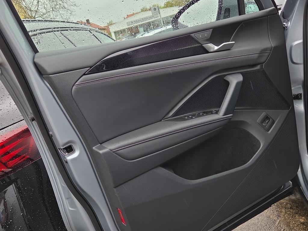 Volkswagen Tiguan 9