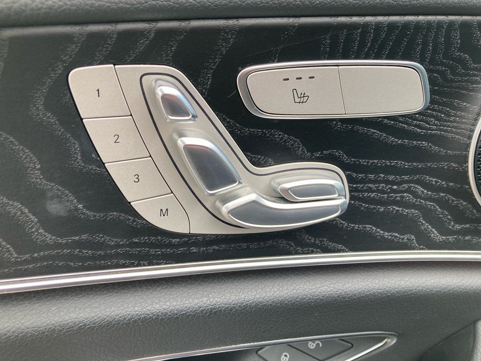 Fahrzeugabbildung Mercedes-Benz E 300 T de Avantgarde*Distronic*AHK*Totwink*Cam*