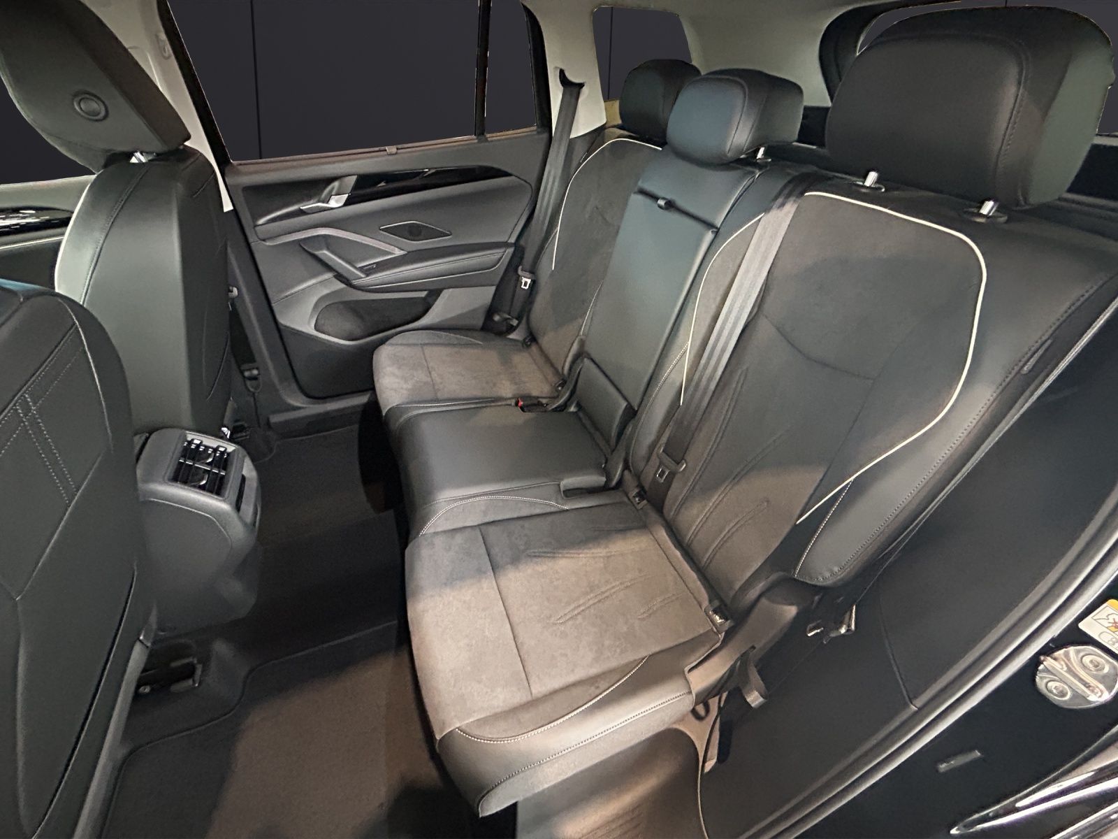Fahrzeugabbildung Volkswagen Tayron TDI Elegance DSG LED+ AHZV RFK