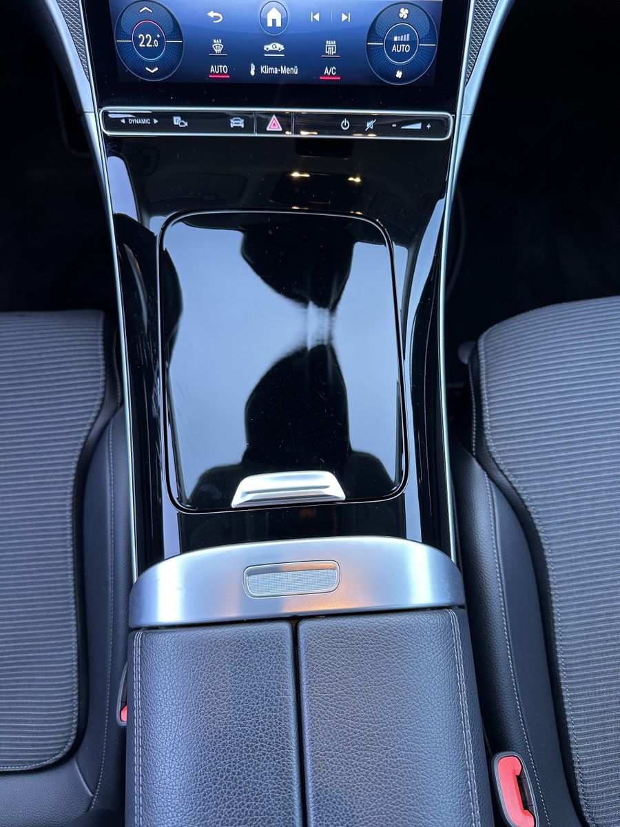Fahrzeugabbildung Mercedes-Benz C 220d T Avantgarde NAV+LED+360°+CARPLAY+VC+DAB