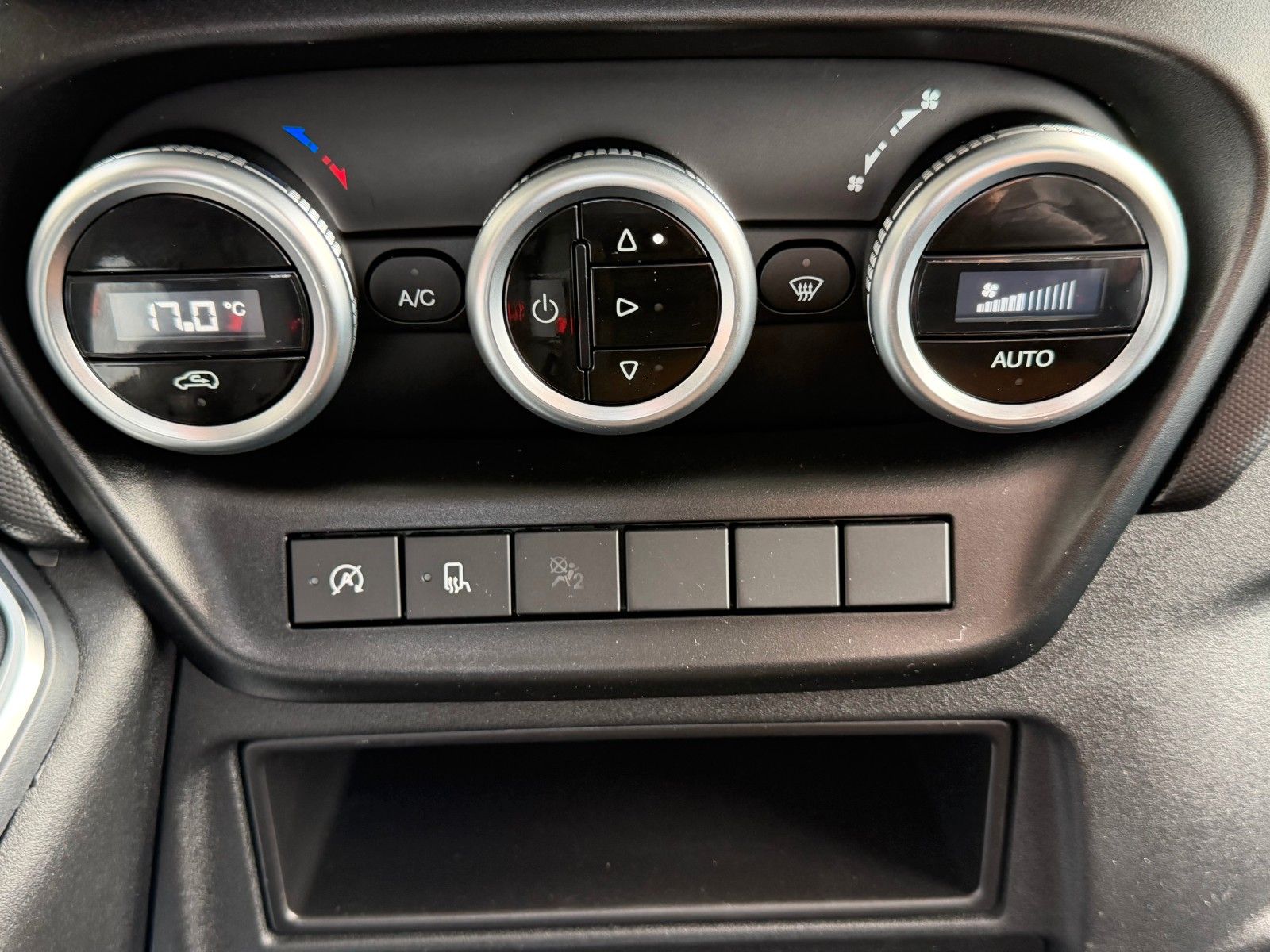 Fahrzeugabbildung Iveco Daily 35S14 A8 Pritsche *R.3450mm*AHK*Automatik