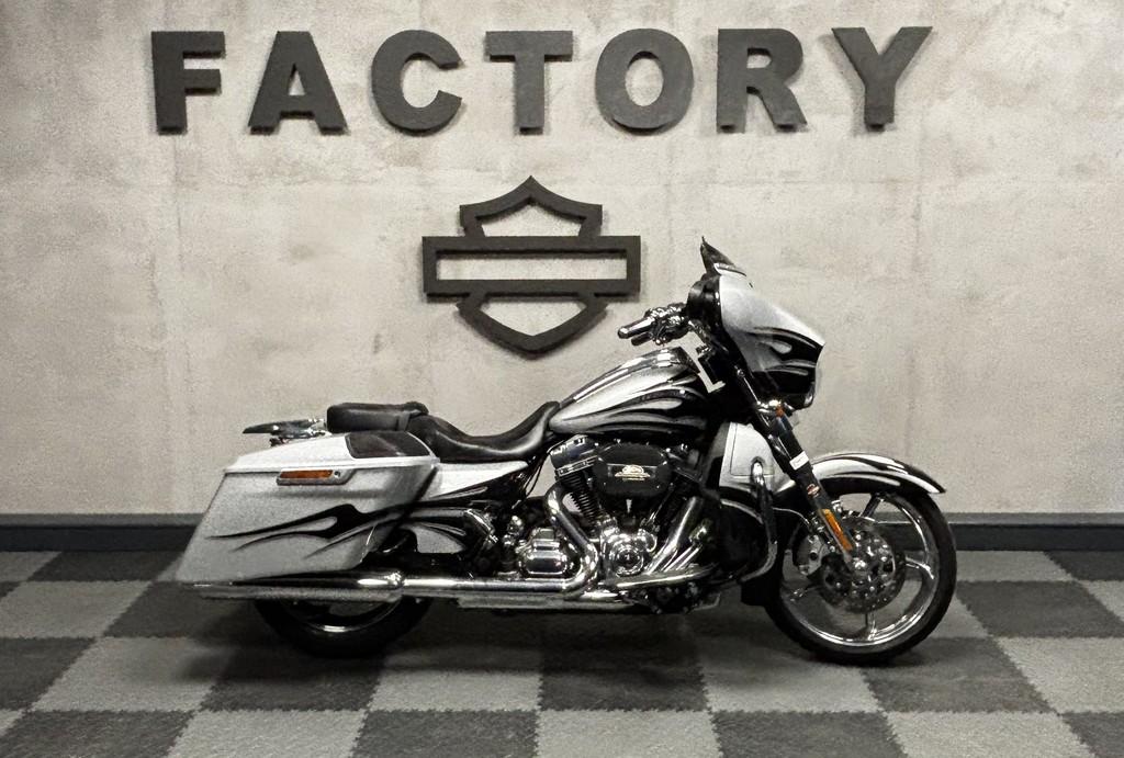 Harley-Davidson Street Glide CVO 
