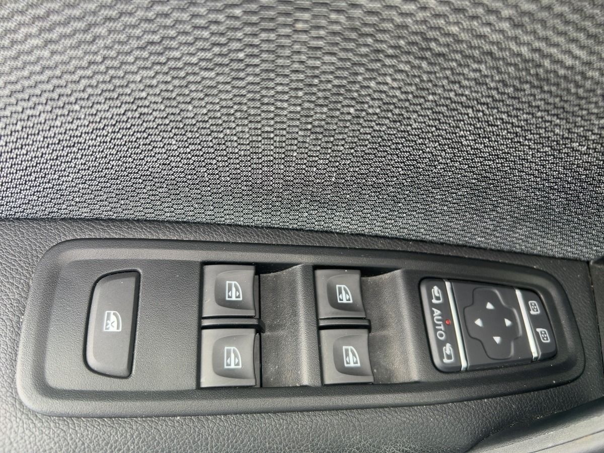 Fahrzeugabbildung Renault Kangoo Intens BLUE dCi 115