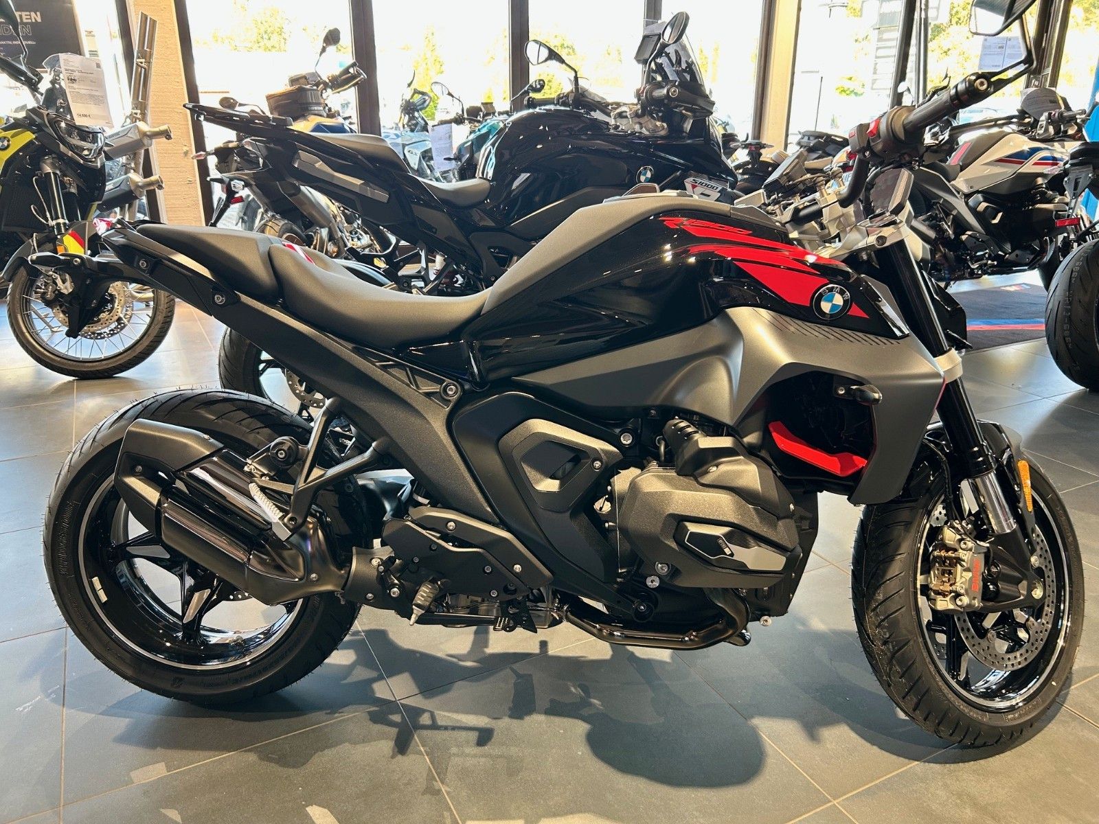 Fahrzeugabbildung BMW R 1300 R - 3 Pakete + Option 719 uvm.