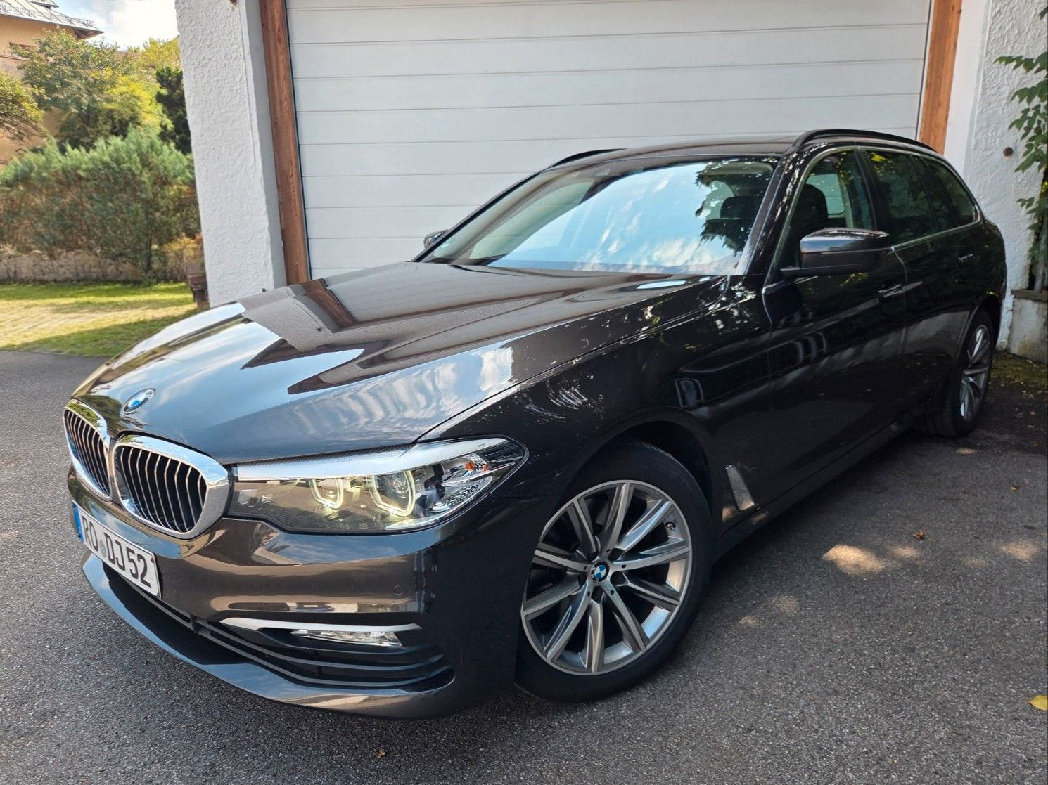 BMW 520d, DE, Leder, AHK, Pano, Scheckh. gepglegt