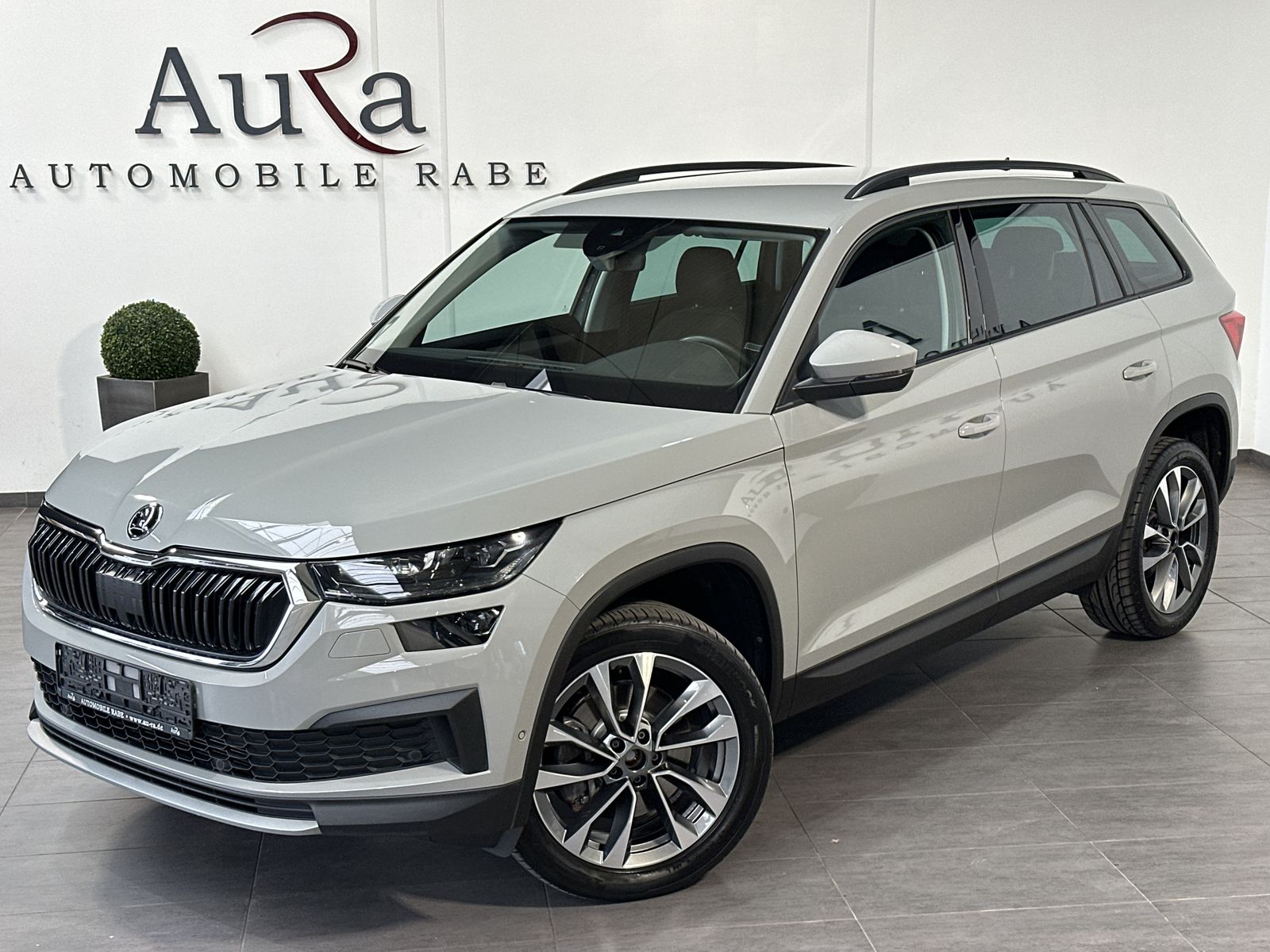 Fahrzeugabbildung SKODA Kodiaq 2.0 TDI DSG Tour 4x4 NAV+LED+AHK+19ZO+1HD