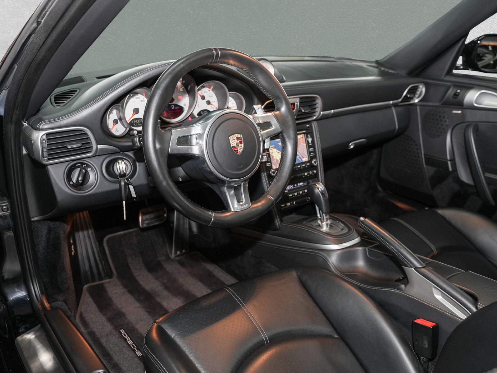 Fahrzeugabbildung Porsche 911 Turbo S Cabrio - Exklusiver Volllederumfang