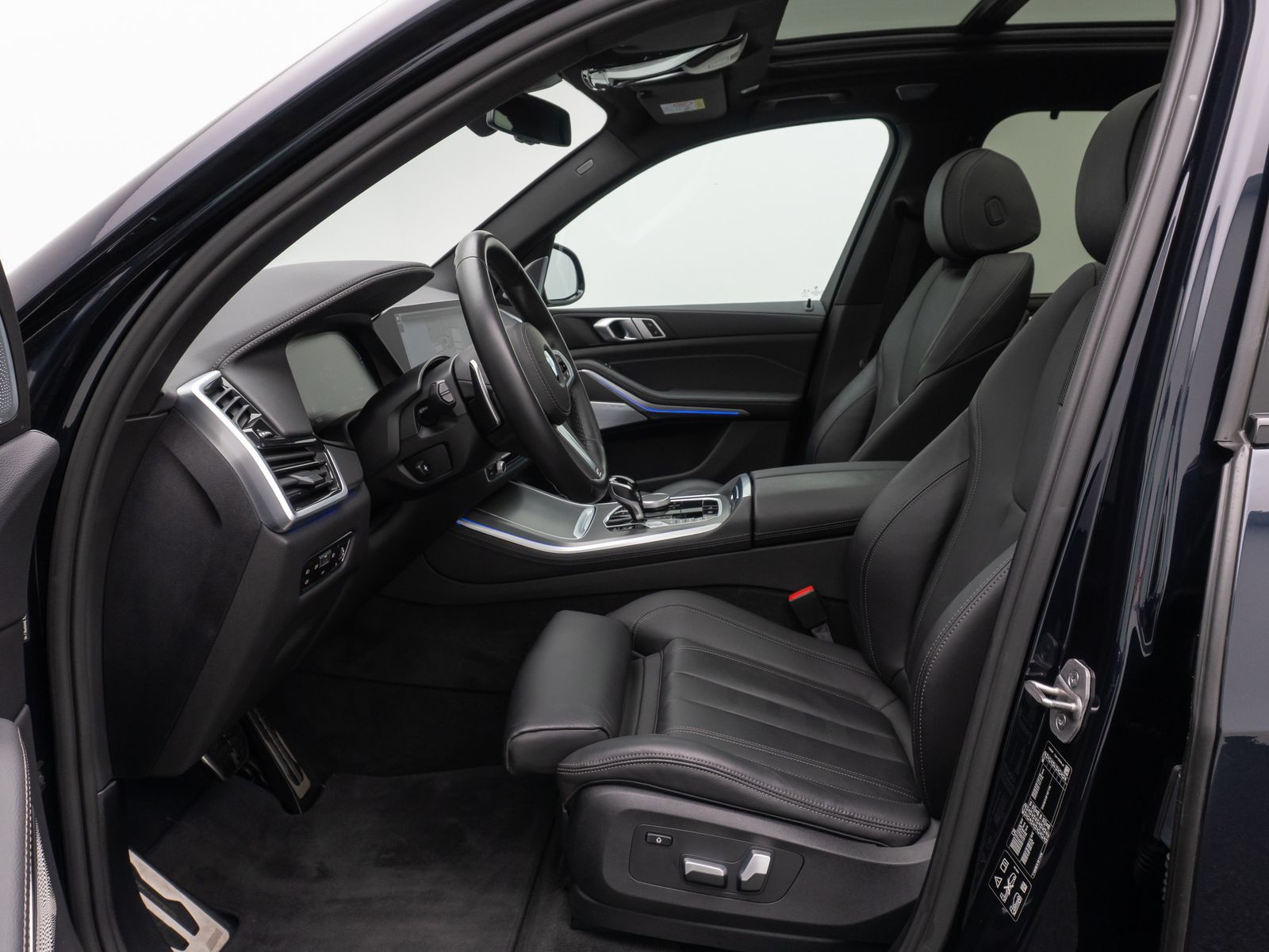 Fahrzeugabbildung BMW X5 xD40d M Sport Panorama Kamera HUD DAB B&W 22"