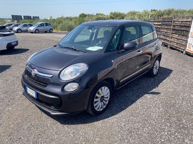 Fiat 500L 2015 — interior
