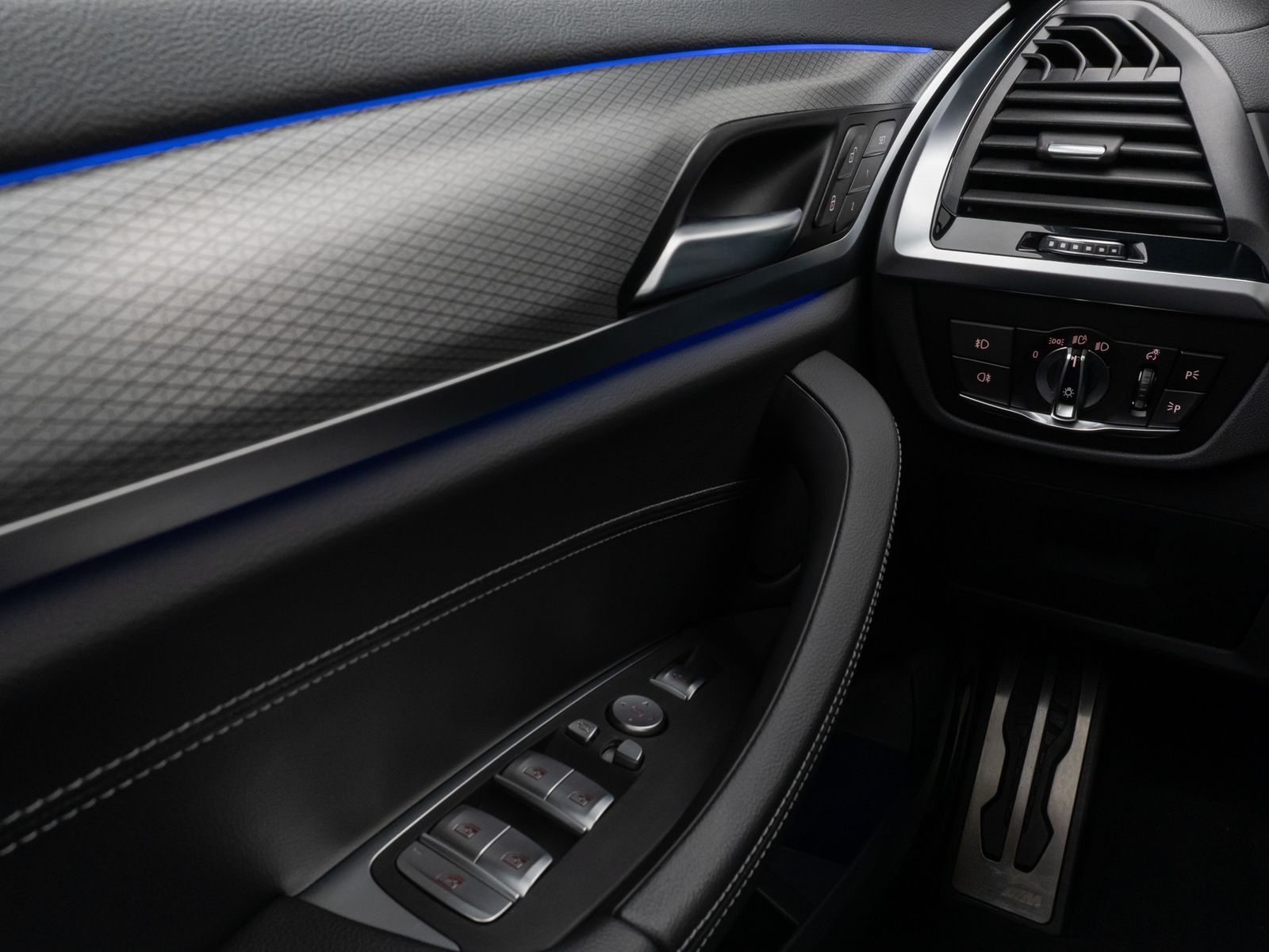 Fahrzeugabbildung BMW X3 M40d Panorama 360°HUD DAB HiFi AHK Komfort