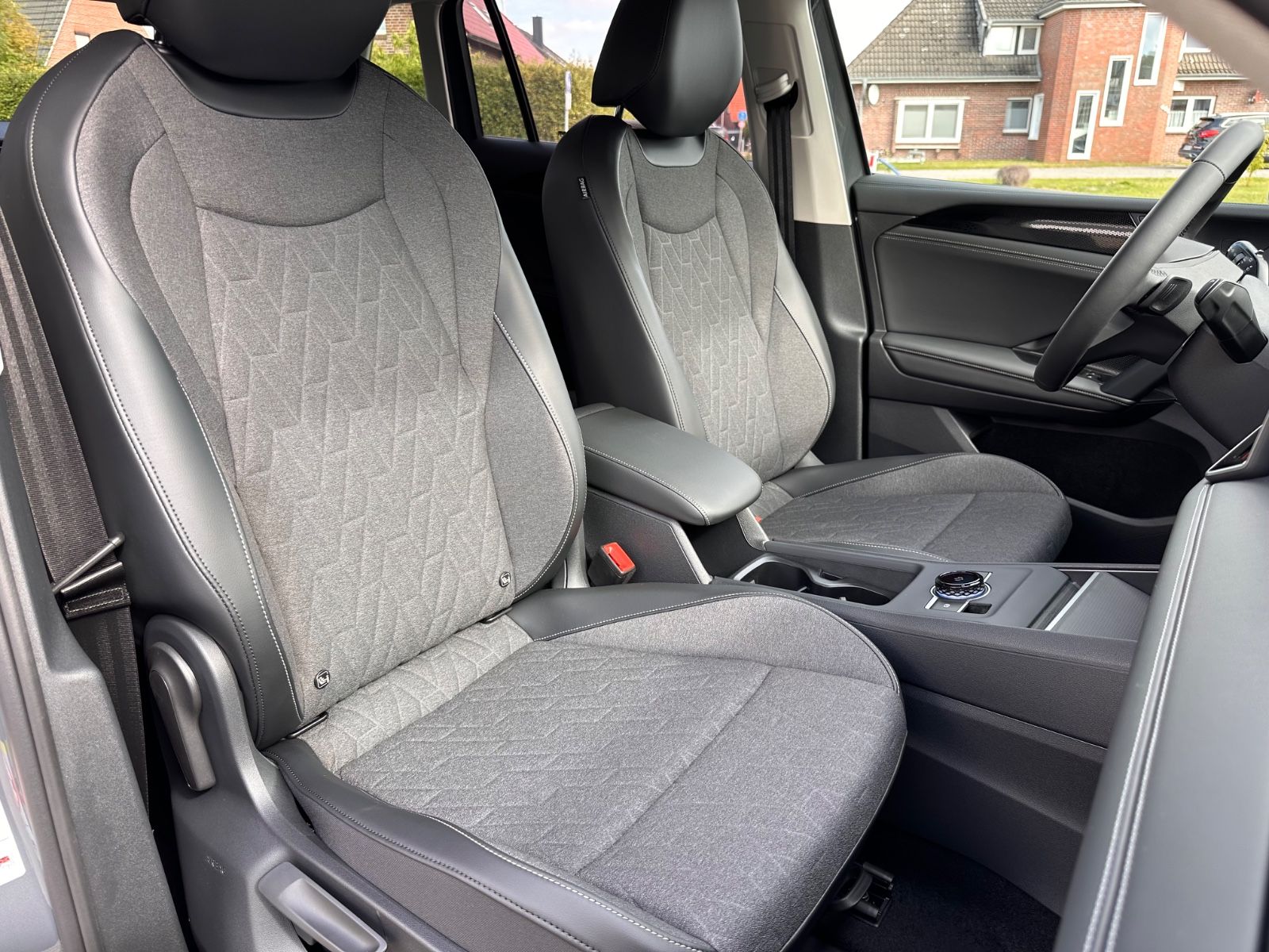Fahrzeugabbildung Volkswagen Tiguan 1.5 eTSI Life DSG AHK/360°/APP/ACC/Keyles