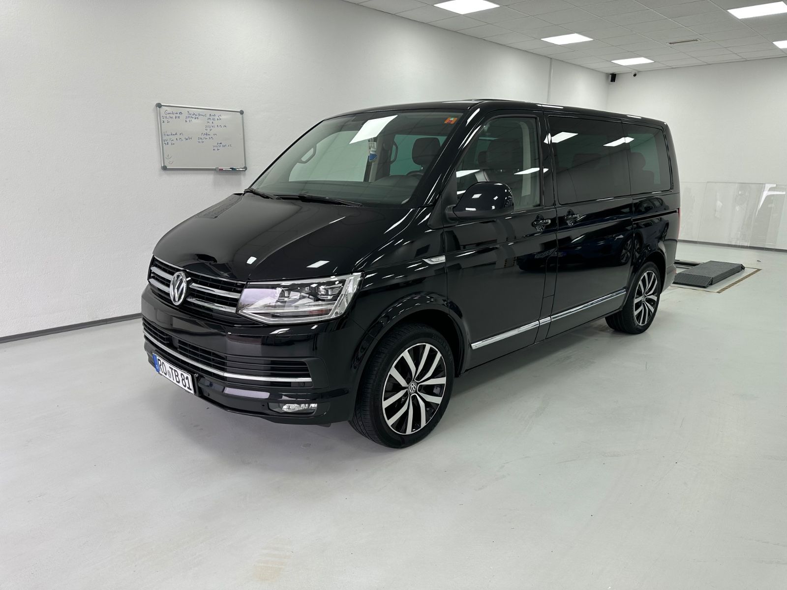Volkswagen T6 Multivan - 1