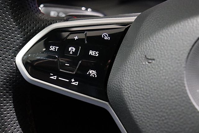 Golf GTI 2.0 TSI DSG ACC NAVI KAMERA SHZ SPORTFW