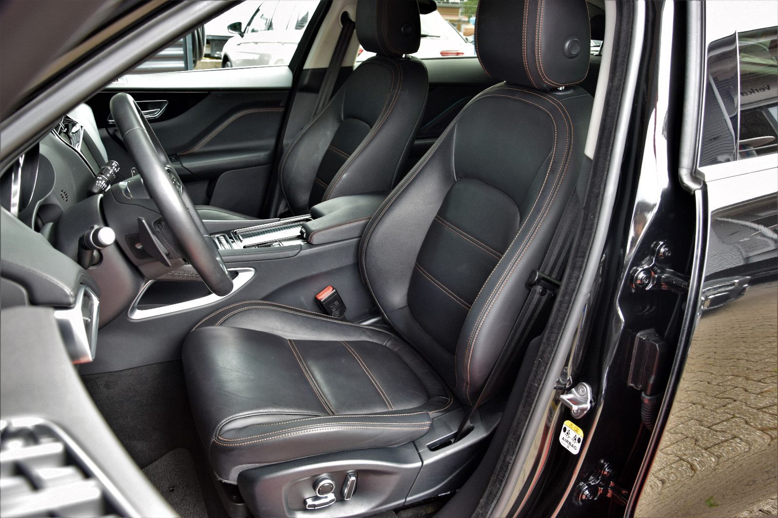 Fahrzeugabbildung Jaguar F-PACE Prestige Leder Navi Kamera ACC Xenon