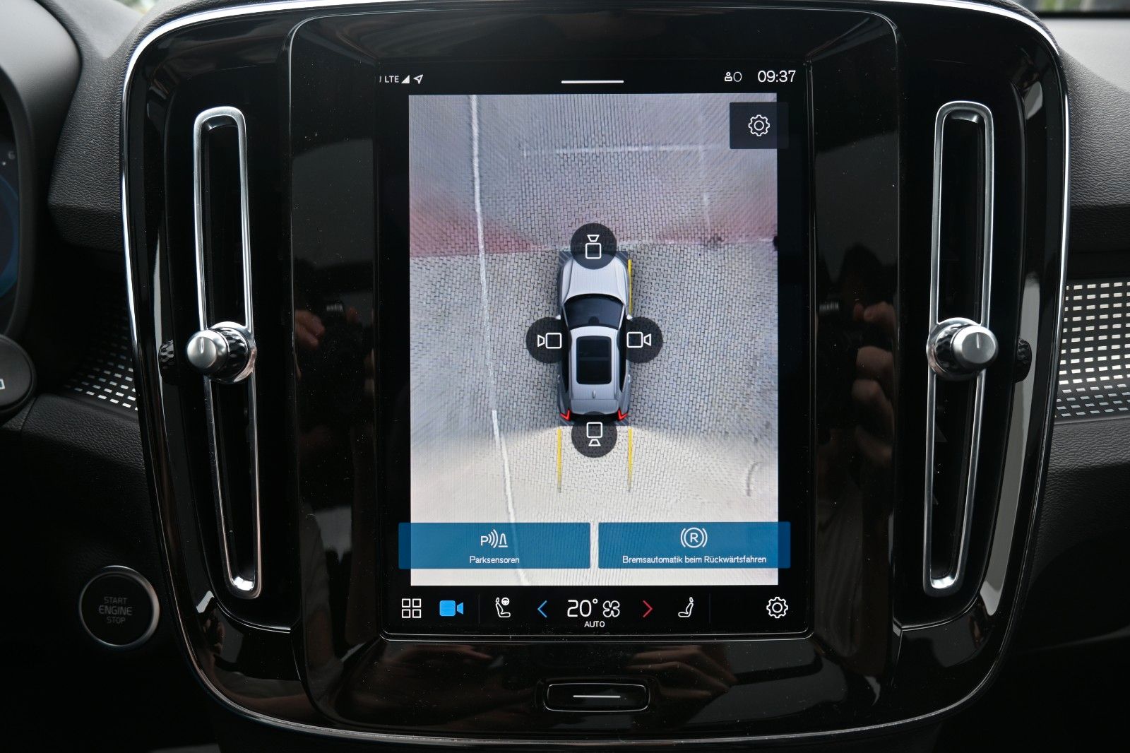 Fahrzeugabbildung Volvo XC40 B4 DKG Ultra Dark*FSHZG*PANO*360°*ACC