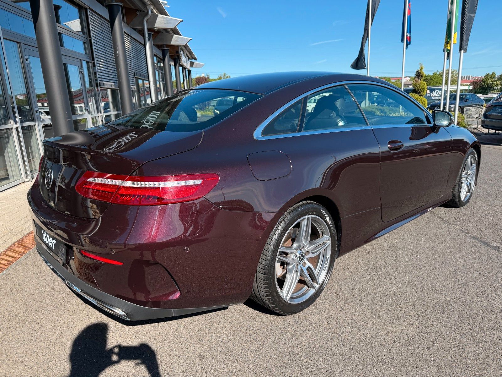 Fahrzeugabbildung Mercedes-Benz E 350 Coupe  AMG+Ambiente+RKamera+TotW+Alcantara