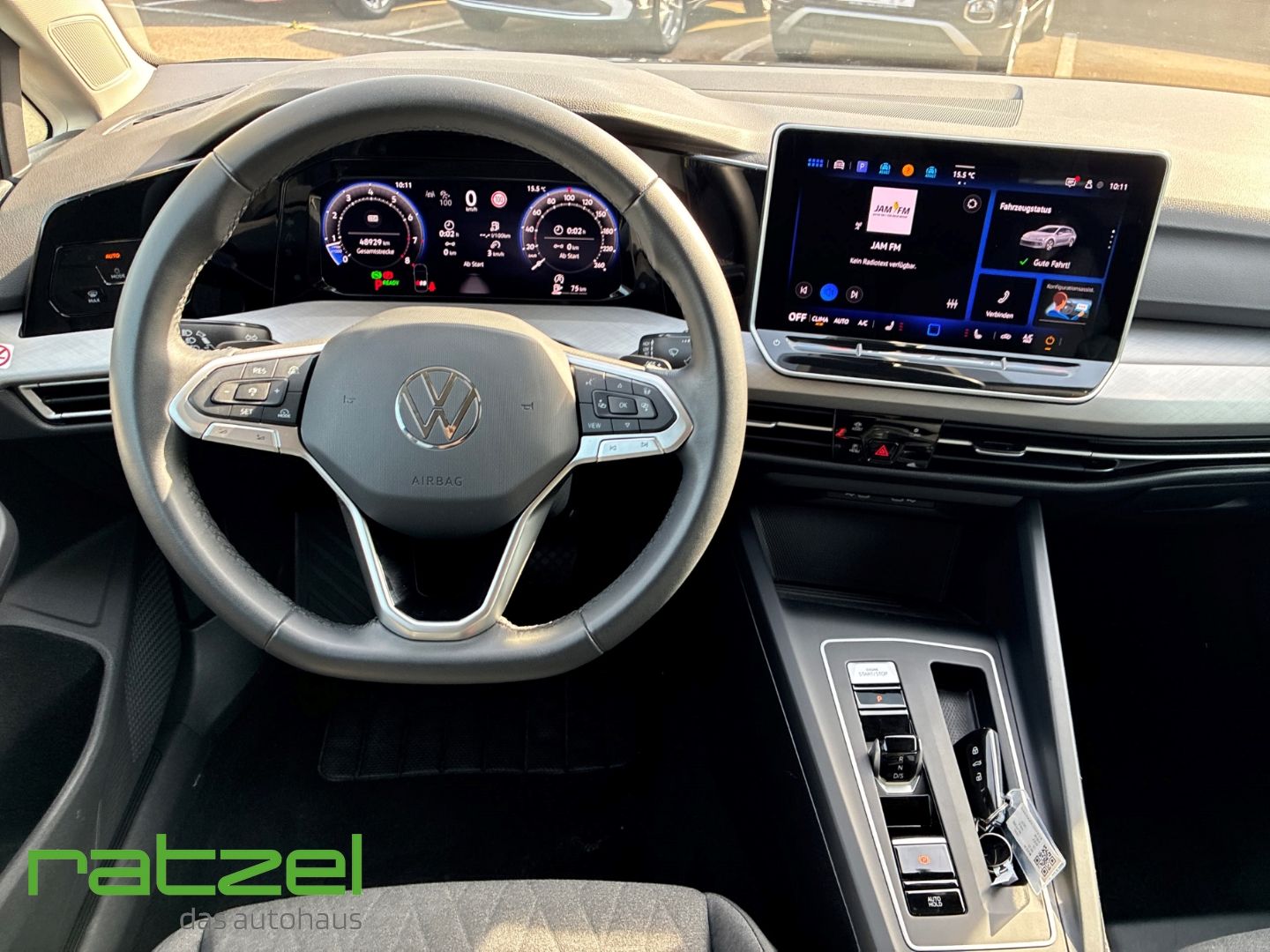 Fahrzeugabbildung Volkswagen Golf Variant 1.5 eTSI DSG Life  LED ACC Apple Ca
