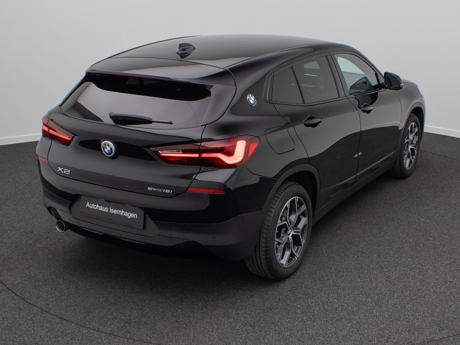 Fahrzeugabbildung BMW X2 sD18i  Kamera DAB AHK Navi HiFi Sportsitz 18"