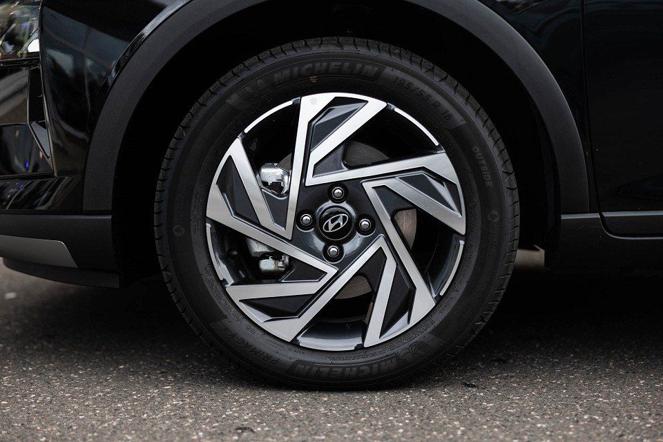 Fahrzeugabbildung Hyundai BAYON 1.0T 100PS DCT Trend BOSE Komfort