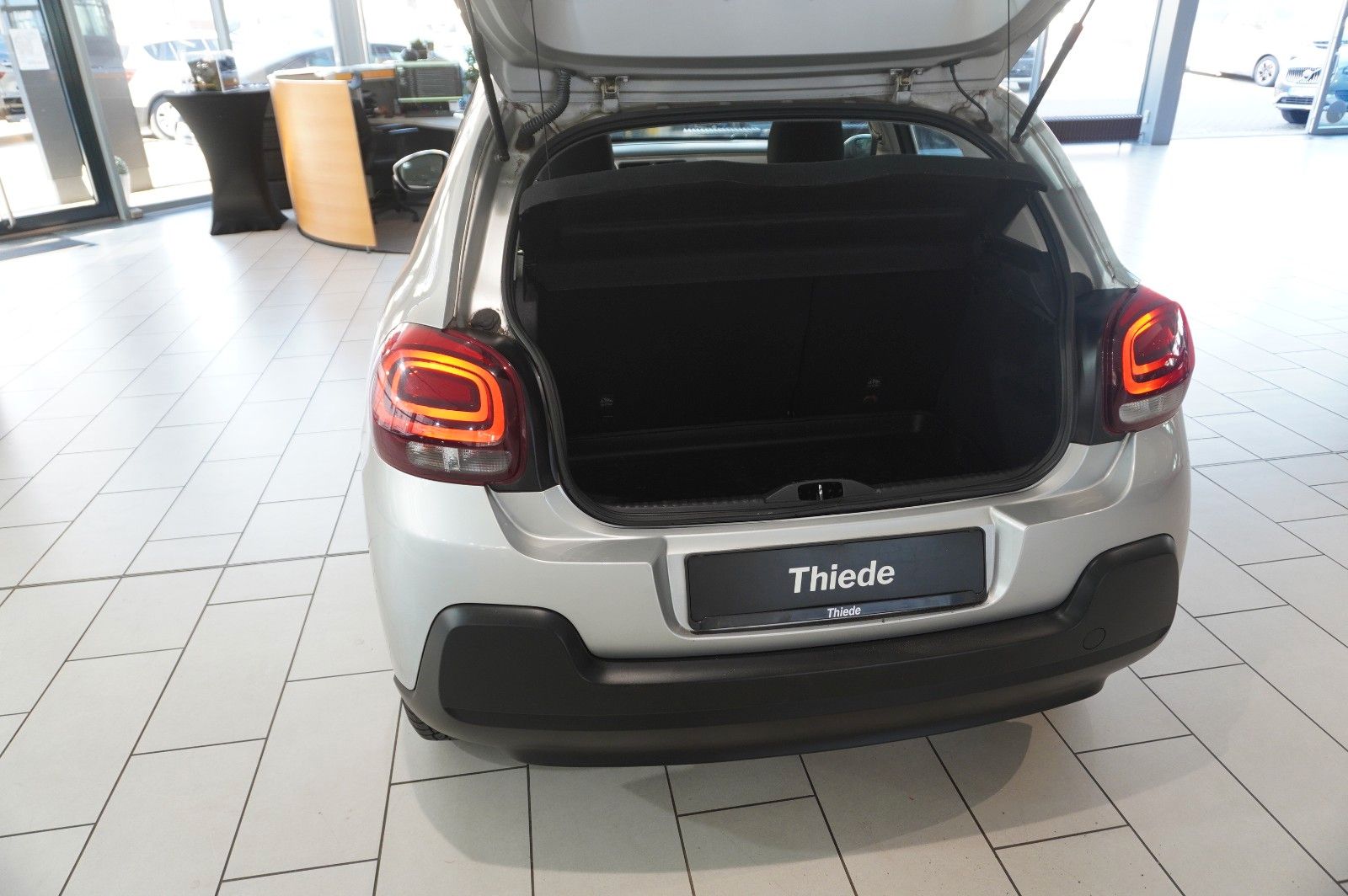 Fahrzeugabbildung Citroën C3 LIM. 1.2 LIVE KLIMA/TEMP./NEBEL/SPORT/USB