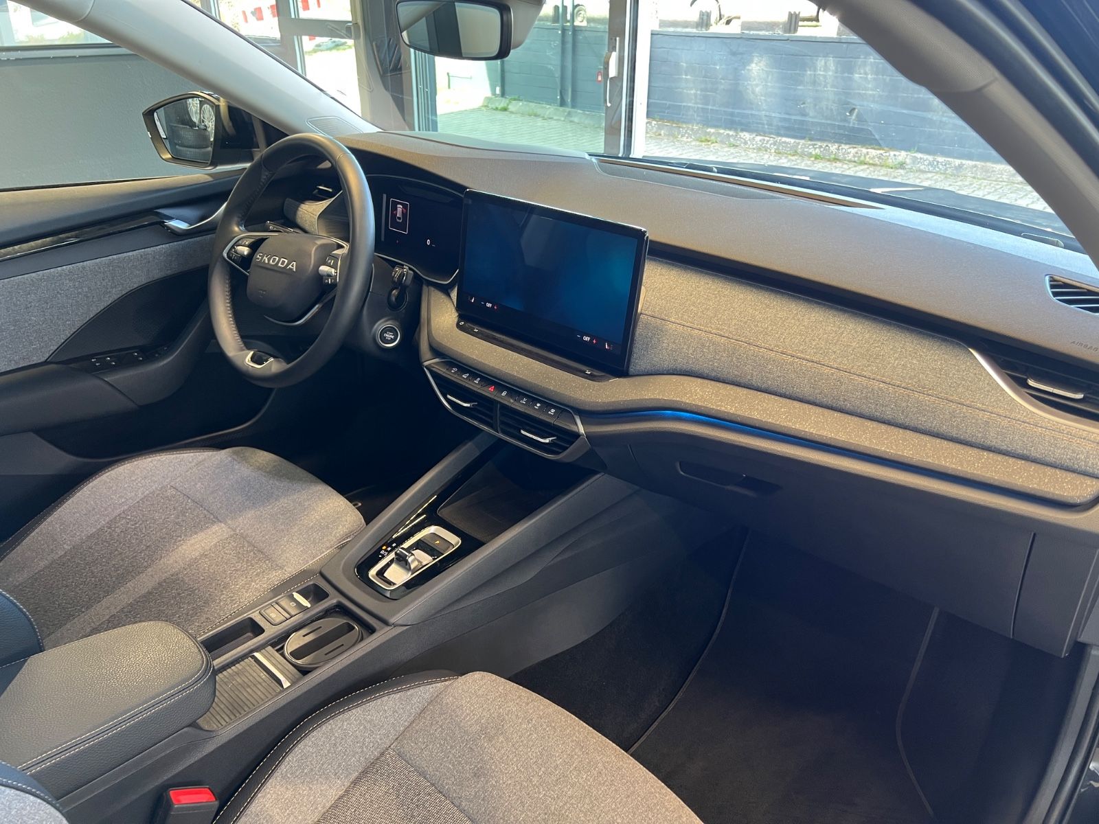 Skoda Octavia Combi 2.0TDI*AHK*LED*NAVI*LANEASSIST foto 24
