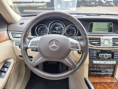 Fahrzeugabbildung E 300 CGI BlueEfficiency 4Matic
