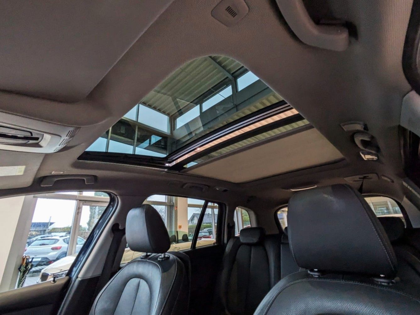 Fahrzeugabbildung BMW 220d Gran Tourer LEDER NAVI HUD PANO LED CAM