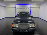 Mercedes-Benz 230 E Aut 1HD ORIGINAL-ZUSTAND KLIMA STANDHZ ALU - Oldtimer: bis 15000 €