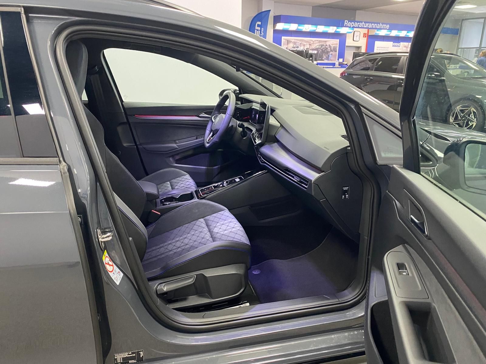 Fahrzeugabbildung Volkswagen Variant 2.0 TSI 4Mot R-Line BlackStyle+AHK+MATRI
