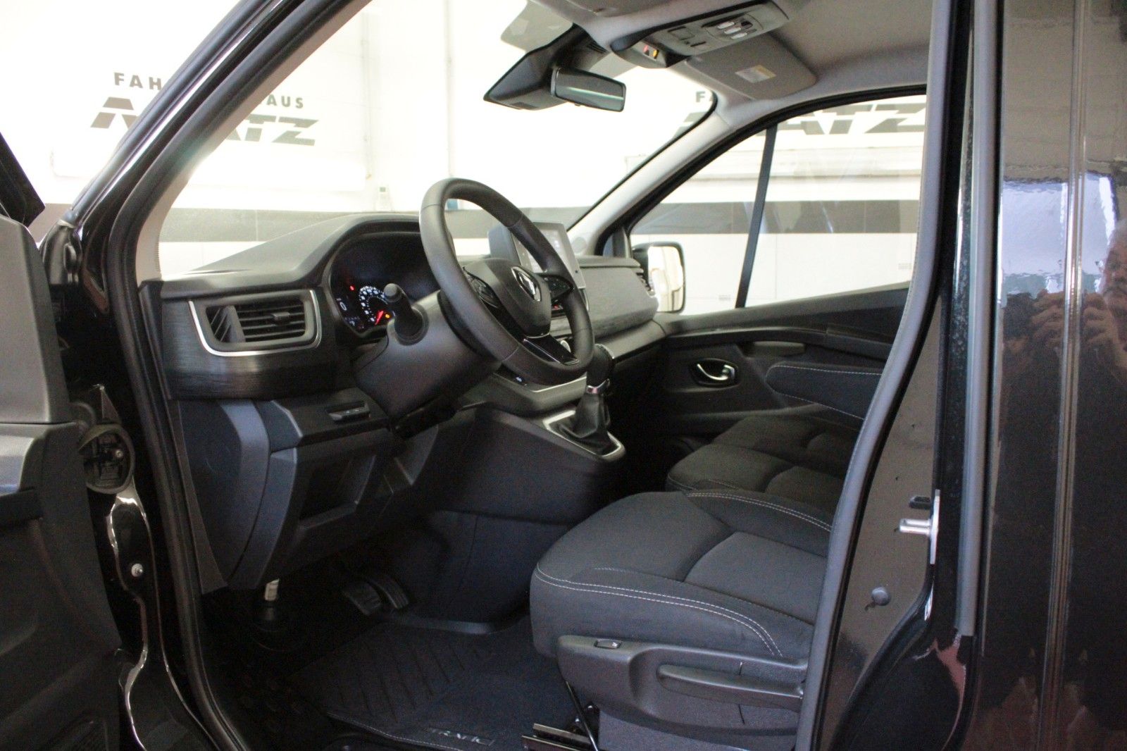 Fahrzeugabbildung Renault Trafic Blue dCi 150 EDC Life*Automatik*9-Sitzer*