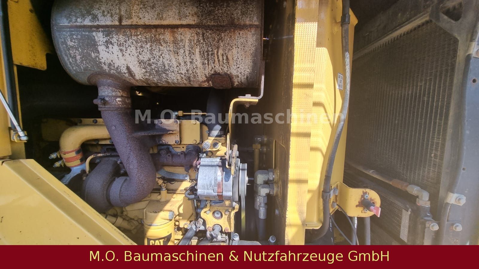 Fahrzeugabbildung CAT 928 G / Hochkippschaufel / SW /