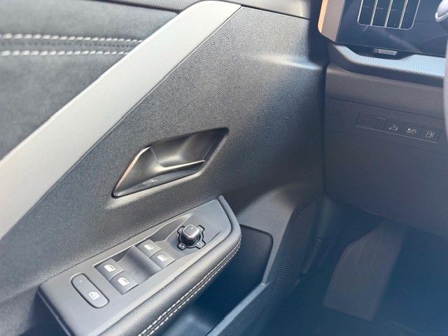 Fahrzeugabbildung Opel Astra ST GSe 225PS Plug-In-Hybrid Panorama/LED!