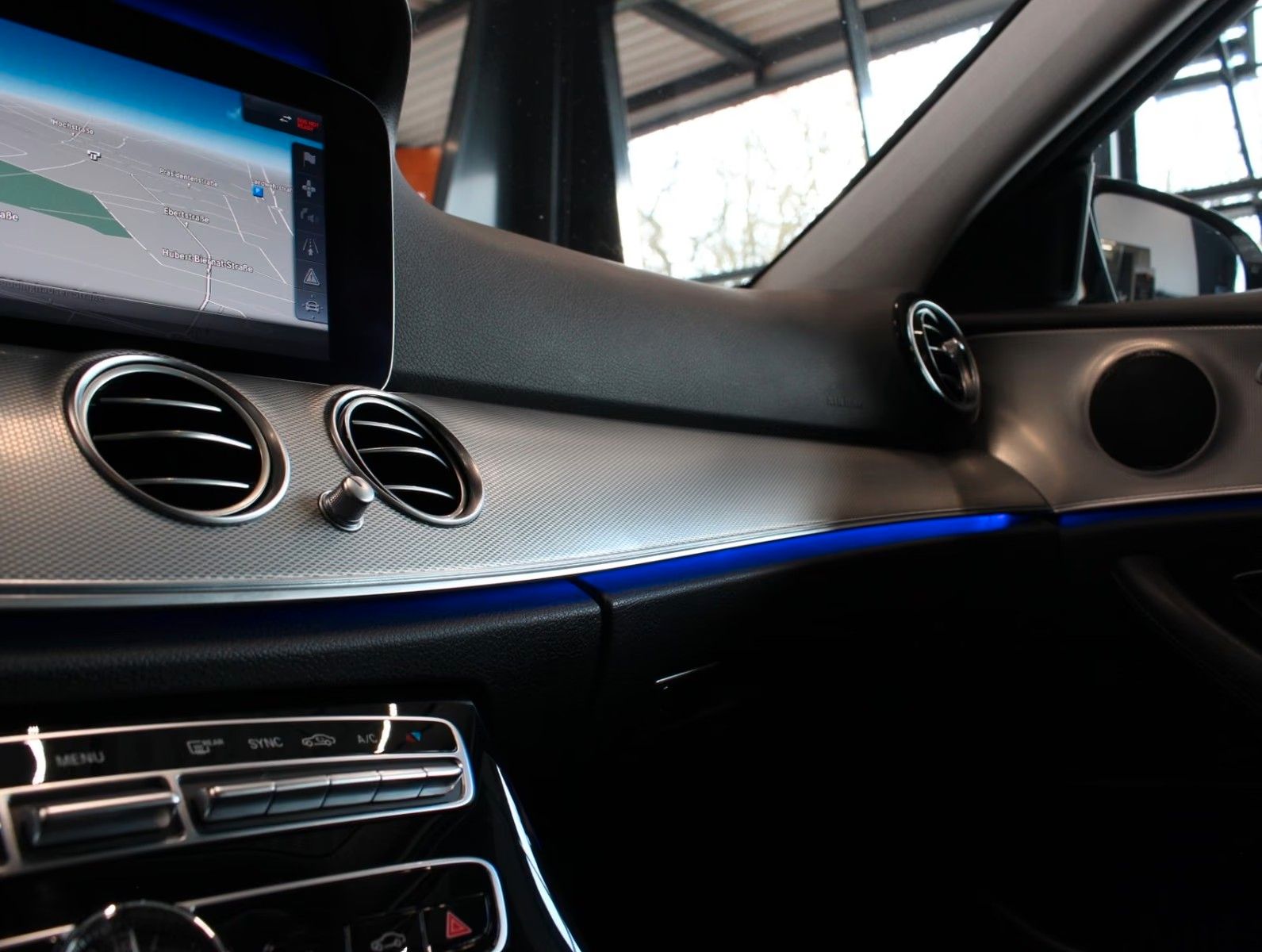 Fahrzeugabbildung Mercedes-Benz E 350 d T Avantgarde 9G 360°+LED+2.Hand