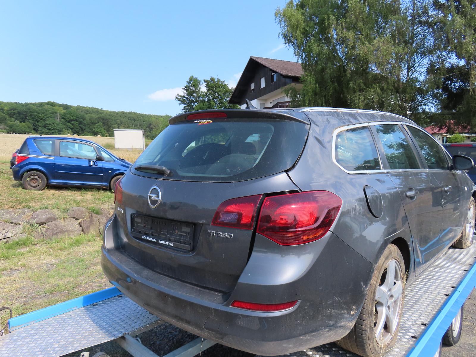 Opel Astra 2012 — photo 6