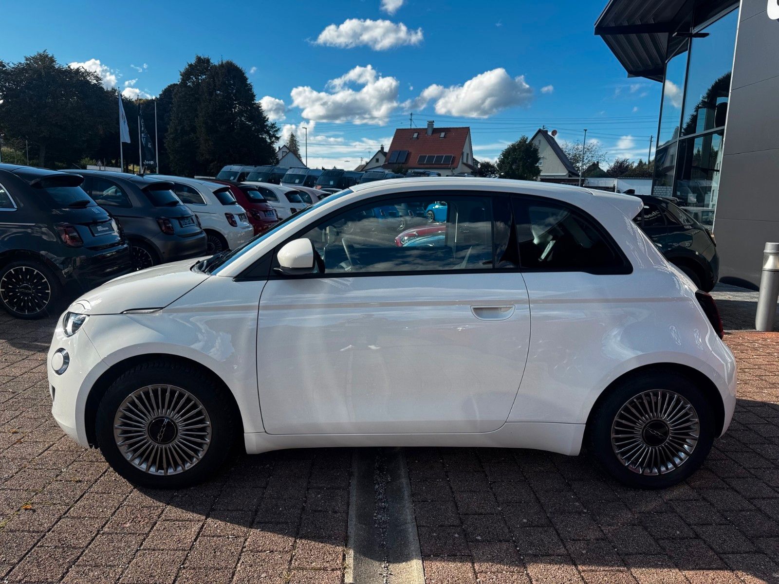 Fahrzeugabbildung Fiat 500e Carplay 118PS Klimaaut.
