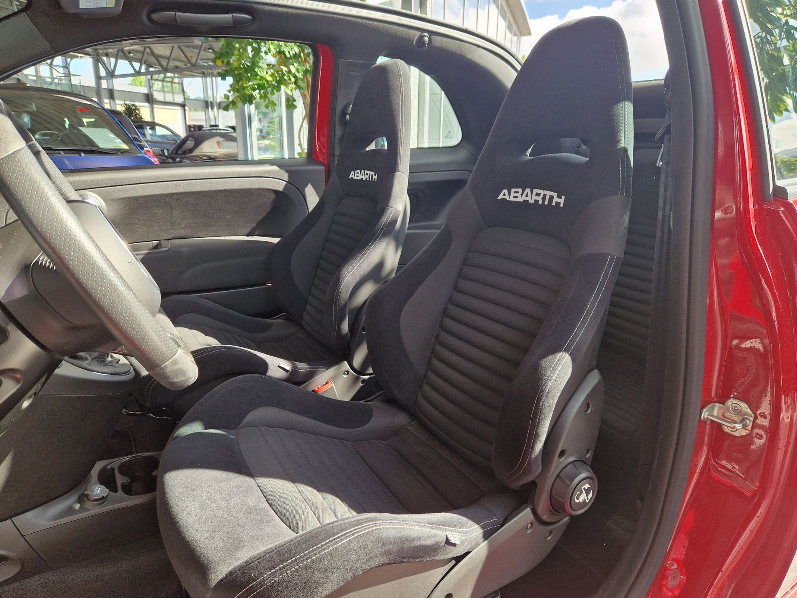 Fahrzeugabbildung Abarth 695C Beats Soundsystem NAVI ALU