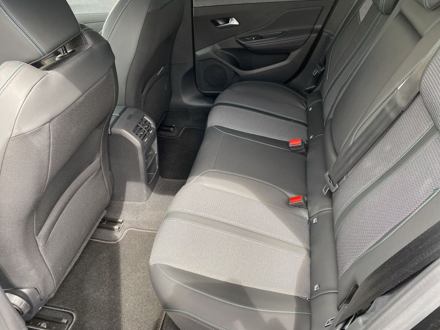 Fahrzeugabbildung Peugeot 308 SW Allure 1.2 PureTech 130 EU6e *ACC*Navi*Si