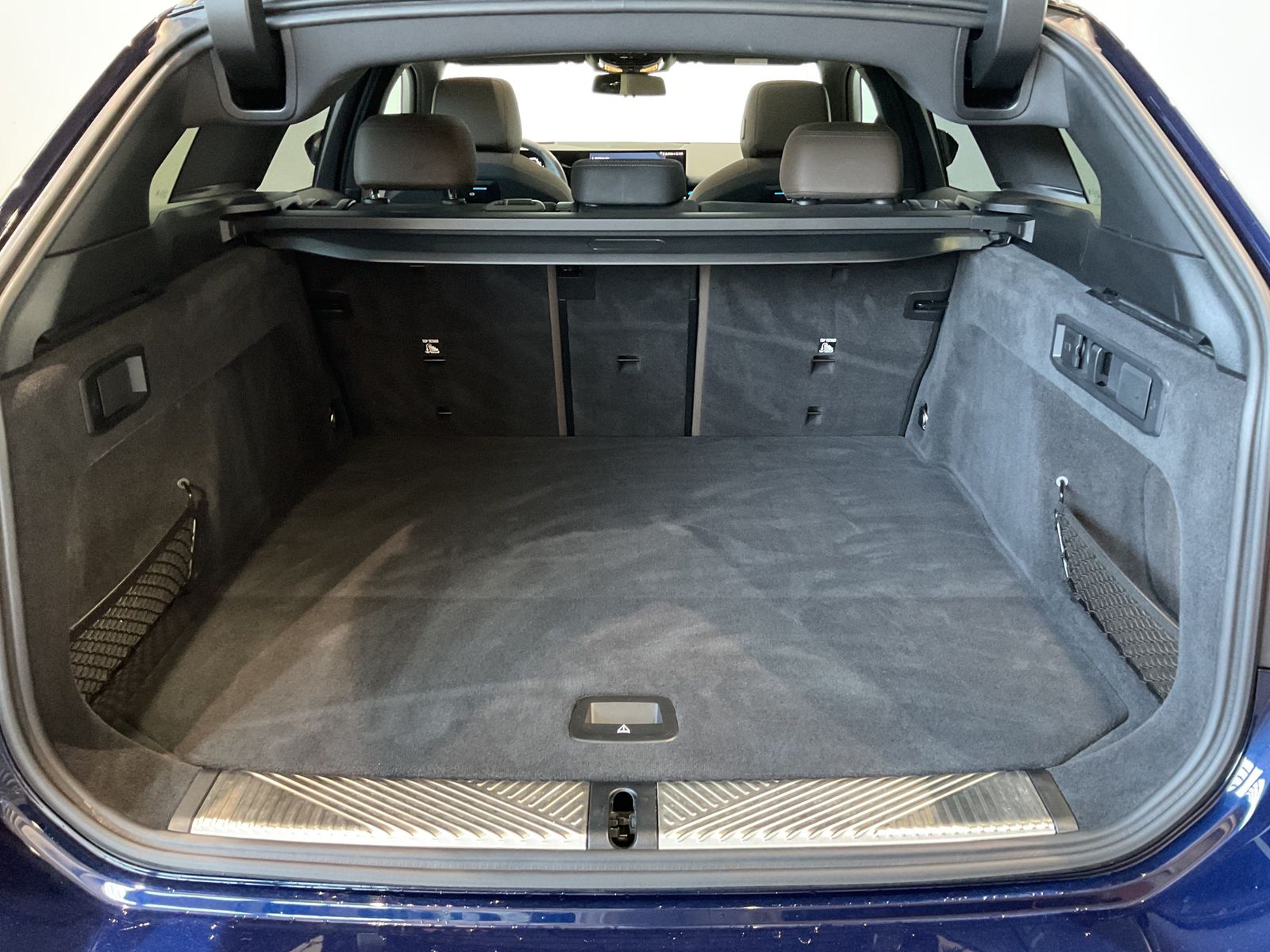 Fahrzeugeinzelansicht 14 Fahrzeugabbildung BMW 540d xDrive Touring M Sportpaket AHK