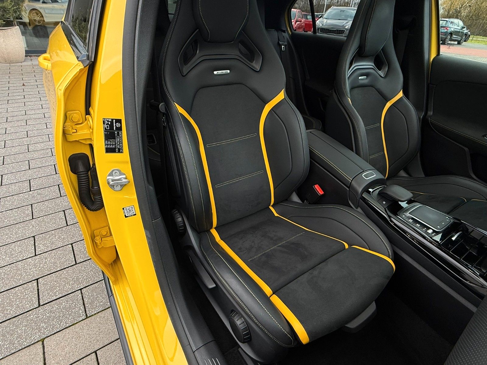 Fahrzeugabbildung Mercedes-Benz A 45 AMG Sonderausstattung: AMG Performance Sit