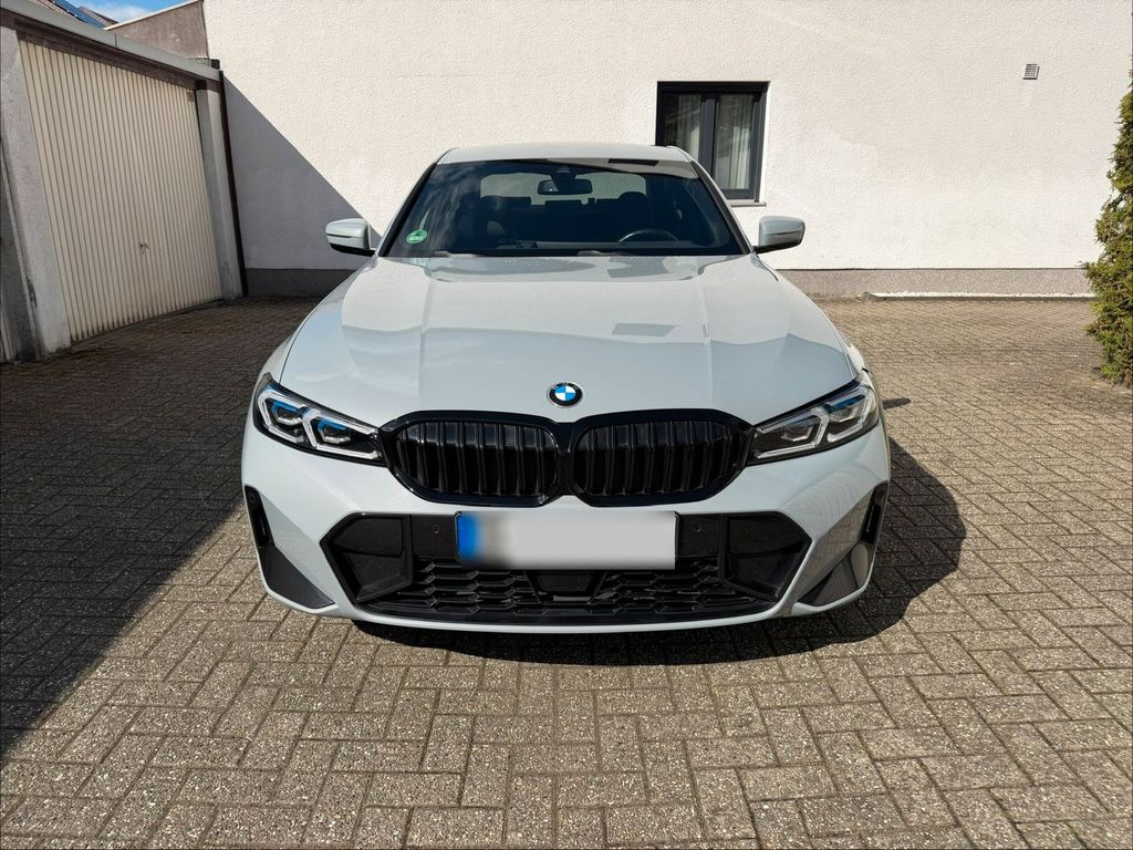 Image of BMW 330