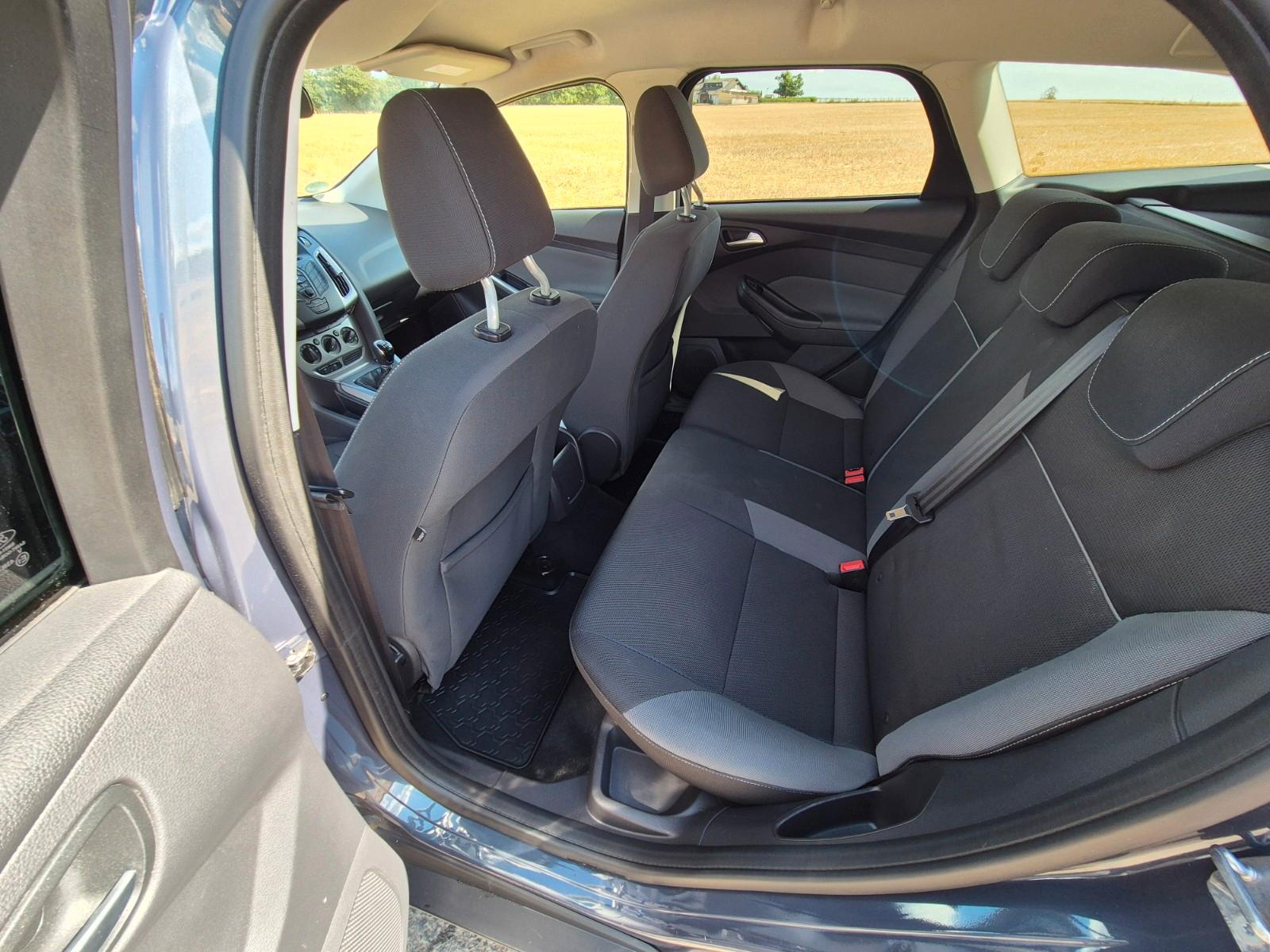 Ford Focus 2011 — photo 10