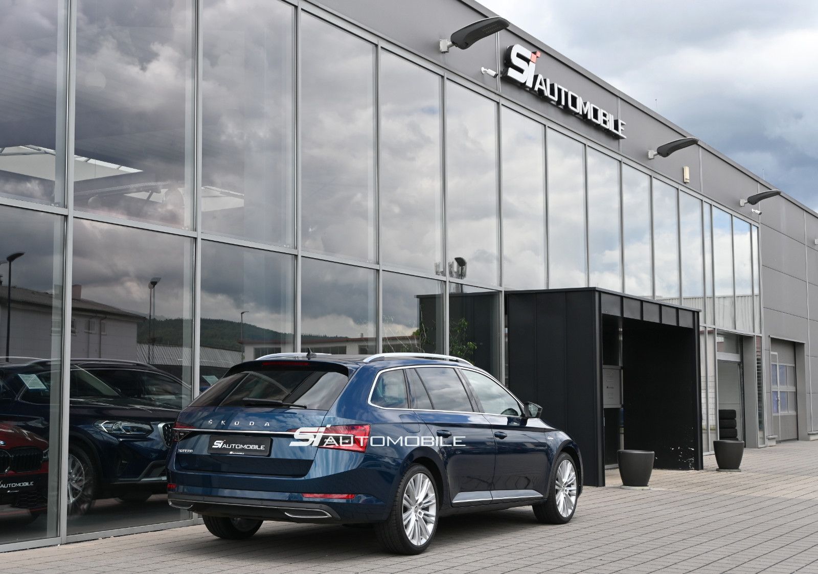 Fahrzeugabbildung SKODA Superb 2.0 TDI DSG L&K COMBI °ACC°AHK°STANDHEIZ°