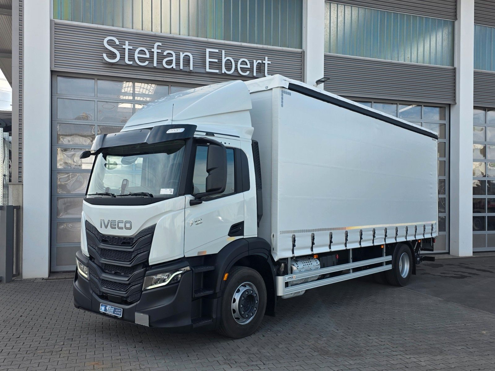 Fahrzeugabbildung Iveco S-Way AD190S40/P LBW Bär 2.000kg Spoiler