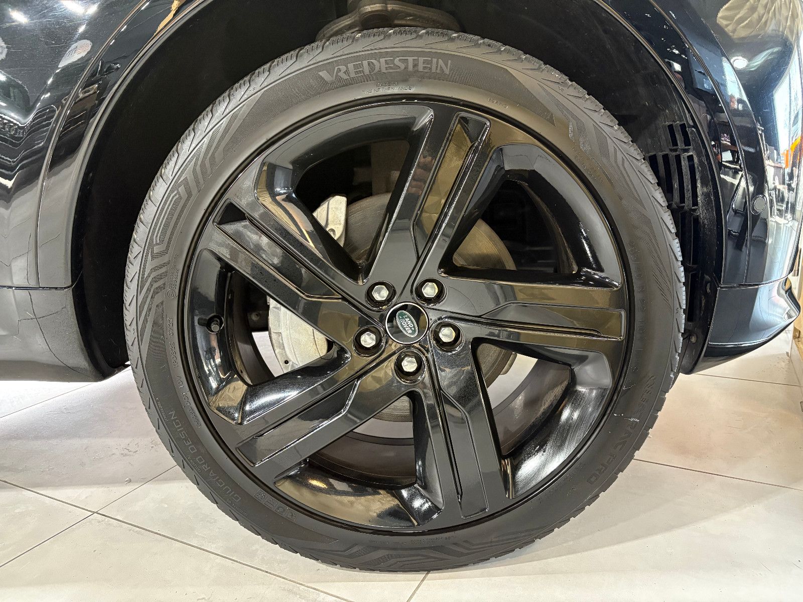 Fahrzeugabbildung Land Rover Discovery 5 R-Dynamic HSE D250 c AWD/PANO/MEMORY